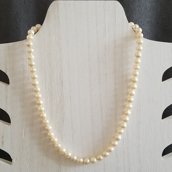Jewelry - Faux Pearl Necklace